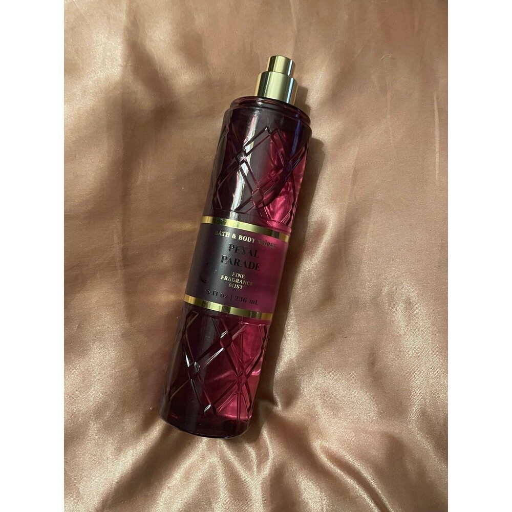 Bath & body Works Petal Parade
fragrance mist
8 oz 236 ML
new